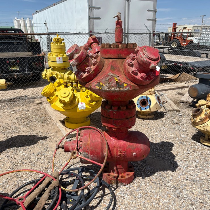 7-1/16” 5k gate valve w/ 7-1/16” x 4-1/16” 4-outlet goat head