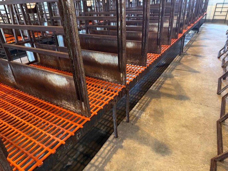 10-sections-of-orange-metal-floor-grates-image-17