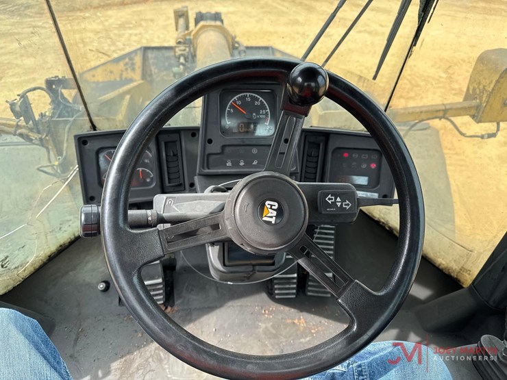 caterpillar-416-image-22
