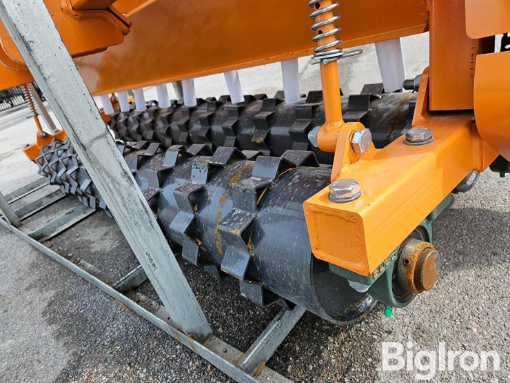 2025-caterpillar-12-image-9