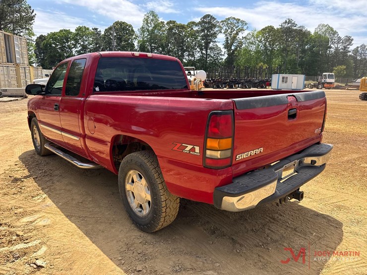 2004-gmc-sierra-1500-image-4