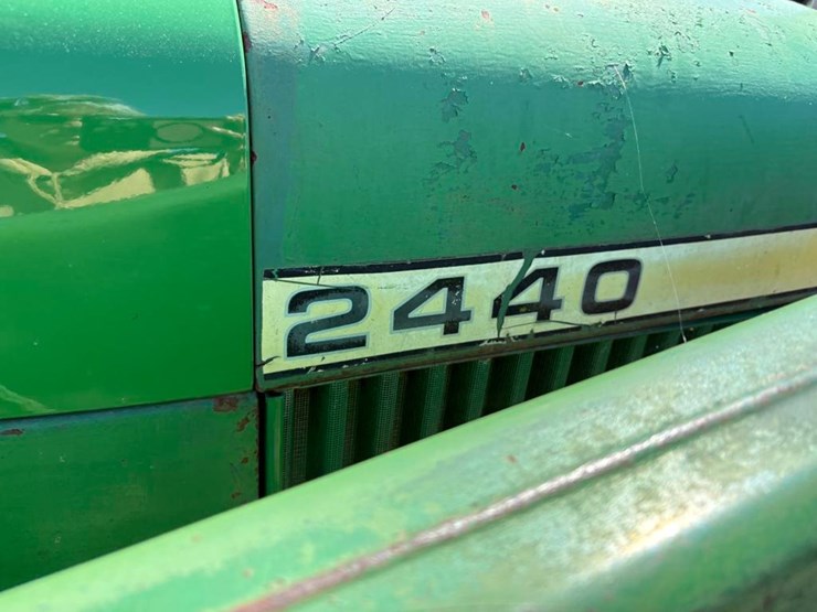 john-deere-2440-image-18