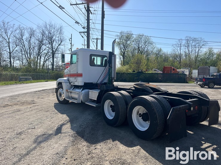 1995-freightliner-fld120-image-11