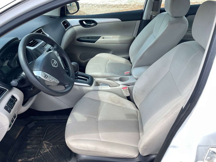 2017-nissan-sentra-4-door-sedan-(130,684-miles)-image-10