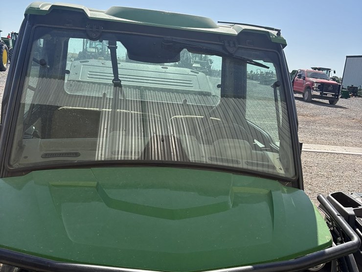 2021-john-deere-gator-image-10