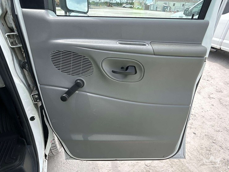 2011-ford-e450-image-22