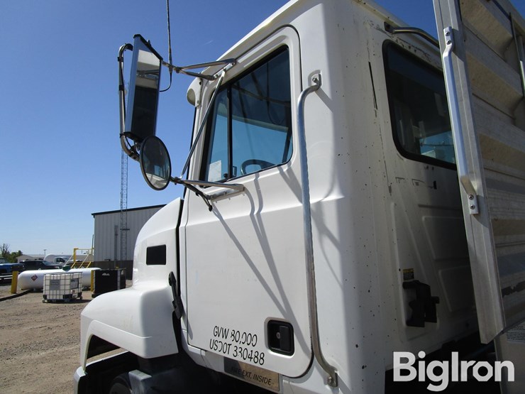 2003-mack-ch613-image-13