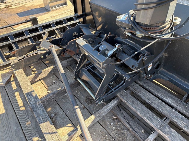 bobcat-72”-front-mount-snowblower-image-17