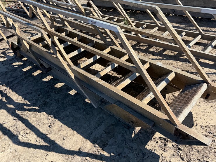 22’-extendable-aluminum-rig-ladder-image-2