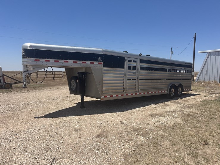 2015-elite-8'x26'-lowpro-livestock-trailer-image-3