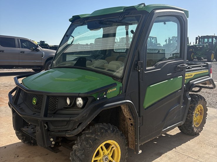 2021-john-deere-gator-image-7