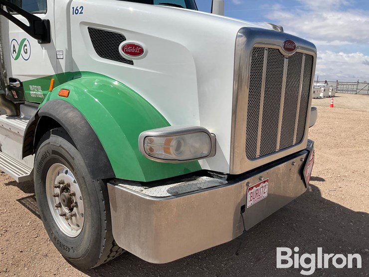 2015-peterbilt-567-image-12