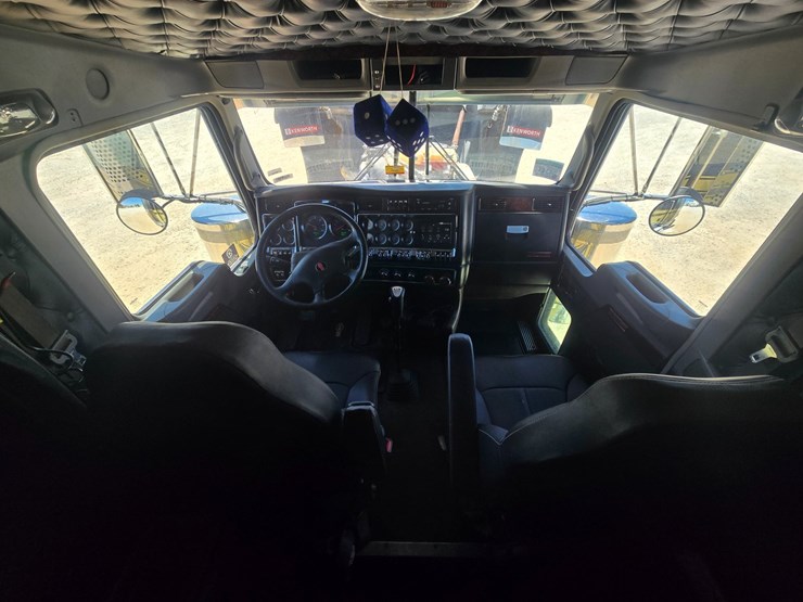 2023-kenworth-w900-image-79