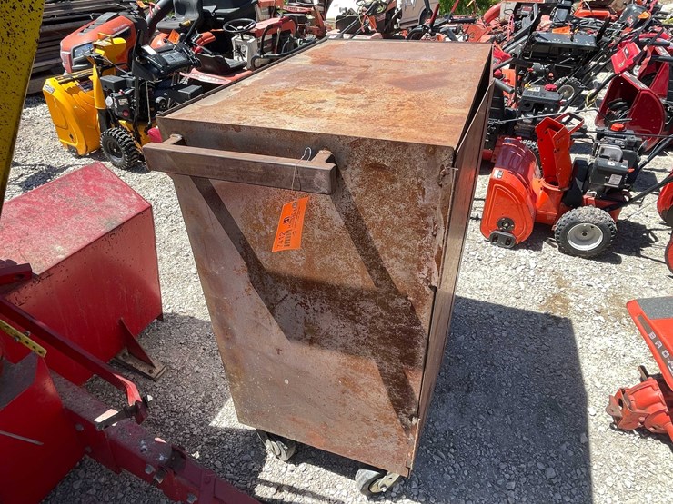 #7412-•-steel-cabinet-on-wheels-image-11