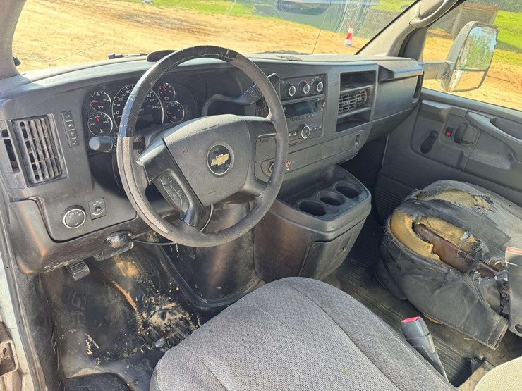 2014-chevrolet-express-3500-image-10