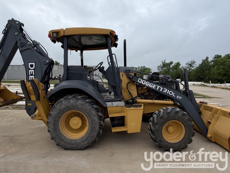 2018-deere-310l-ep-image-2