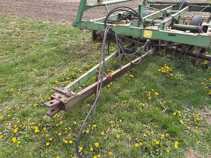john-deere-230-image-13