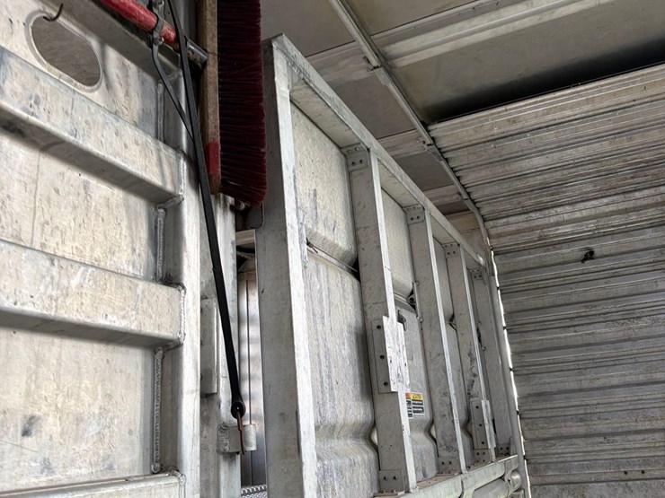 2008-wilson-livestock-trailer-image-80