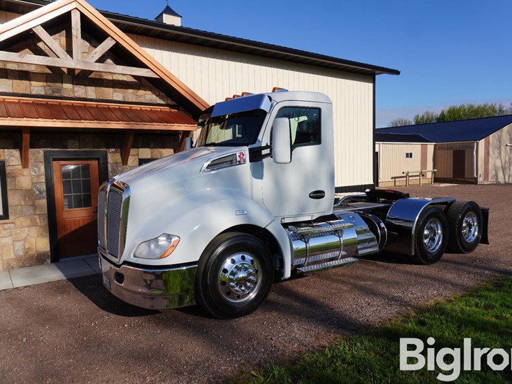 2015-kenworth-t680-image-1