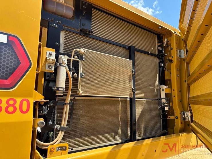 2022-caterpillar-336-image-19