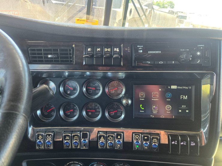 2023-kenworth-w900-image-66