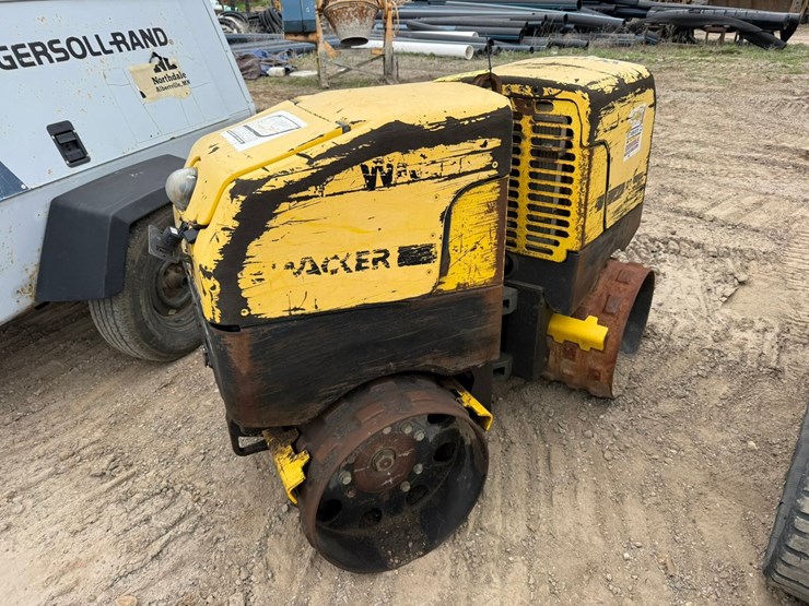 #3922-•-wacker-neuson-roller-compactor-image-1