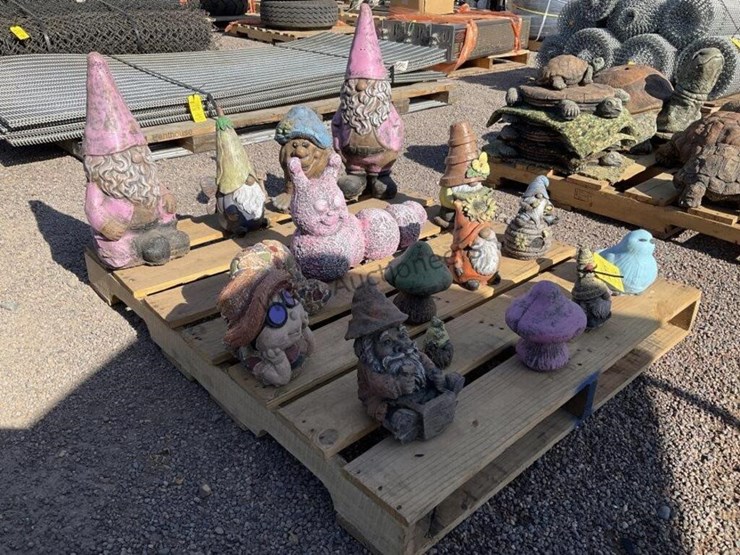pallet-of-asst-concrete-statues-image-2