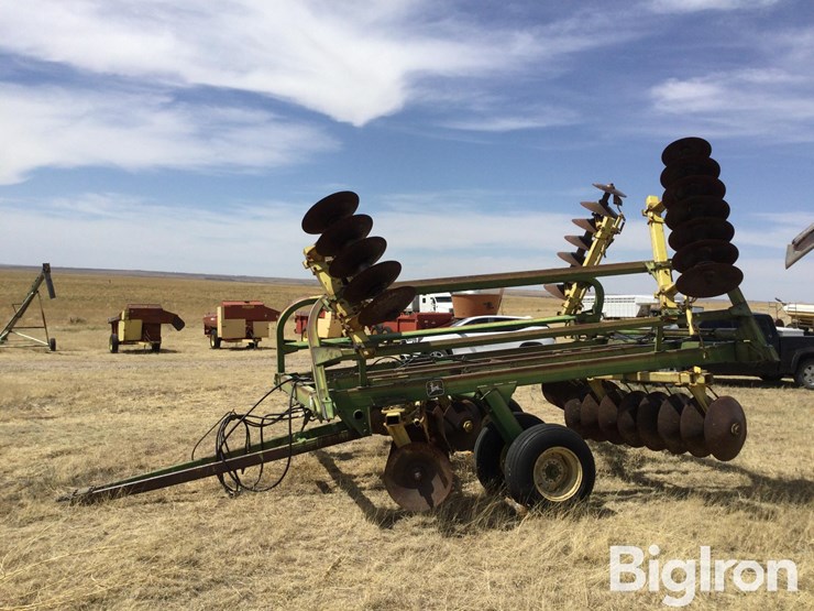 john-deere-230-image-1