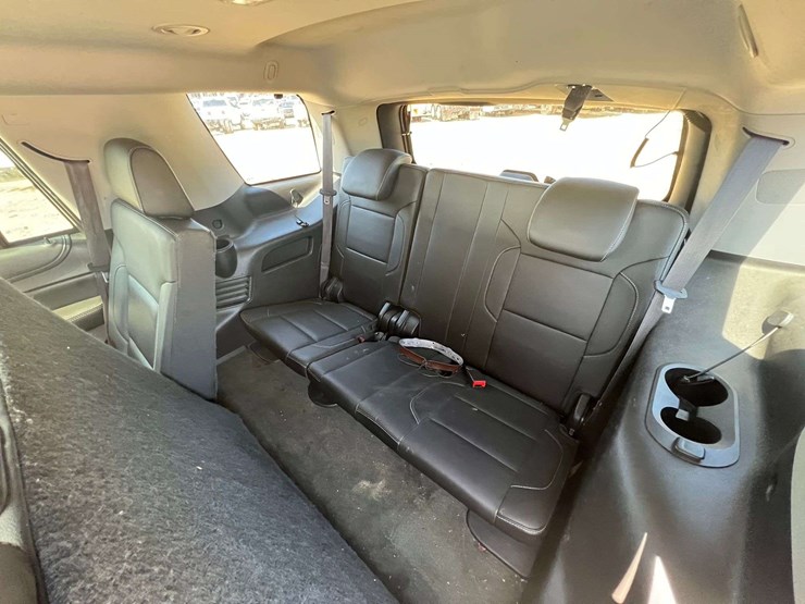 2015-chevrolet-tahoe-lt-image-14