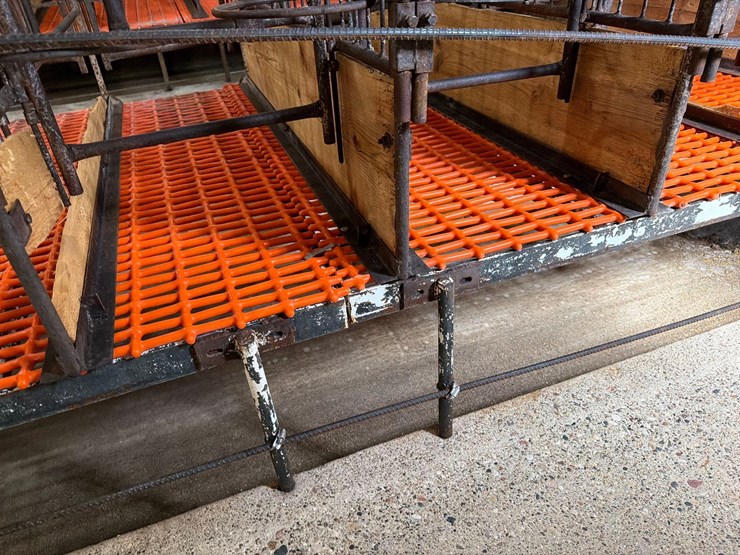 10-sections-of-orange-metal-floor-grates-image-22