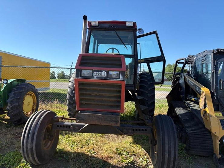1998-case-2096-tractor-image-4