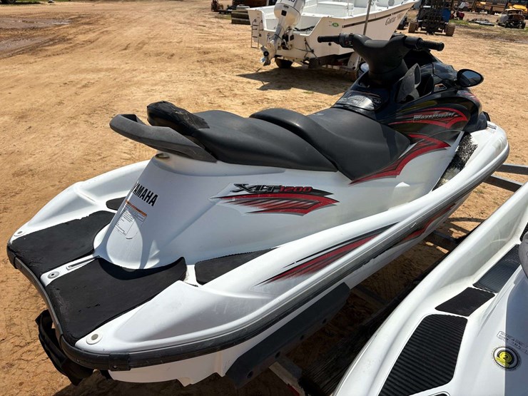 (2)-yamaha-jet-skis-&-trailer-image-8