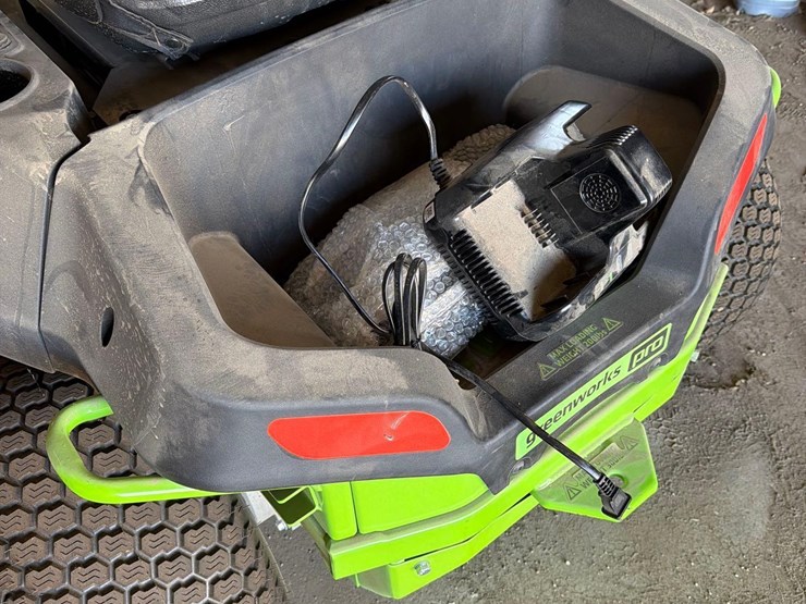 greenworks-pro-crz-428-zero-turn-lawnmower-image-4