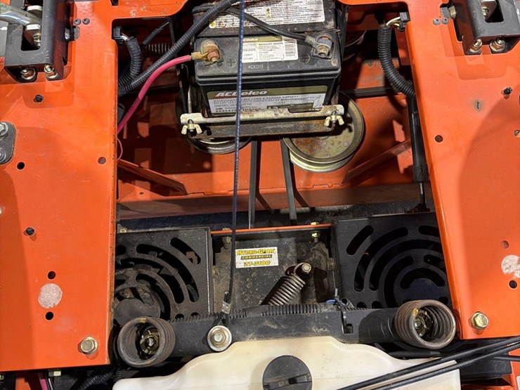 husqvarna-mz52-zero-turn-lawnmower-image-22