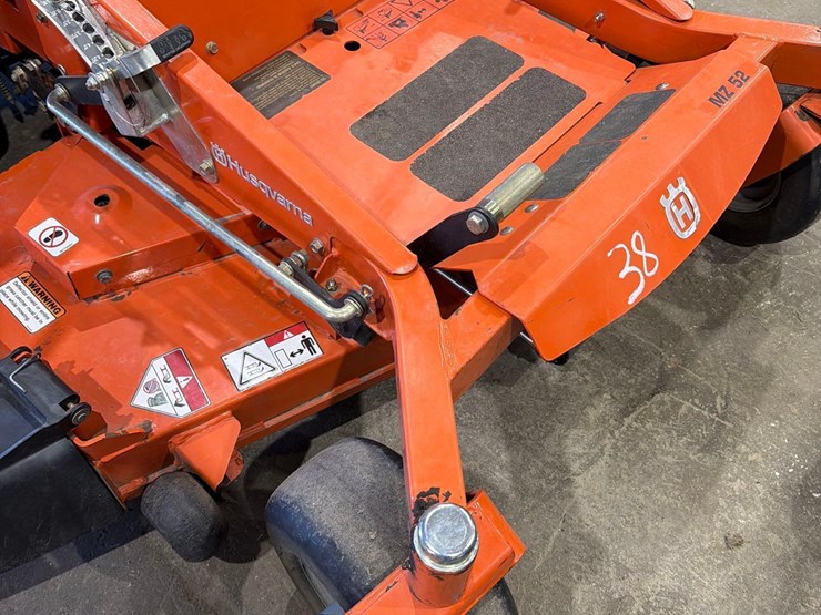 husqvarna-mz52-zero-turn-lawnmower-image-15