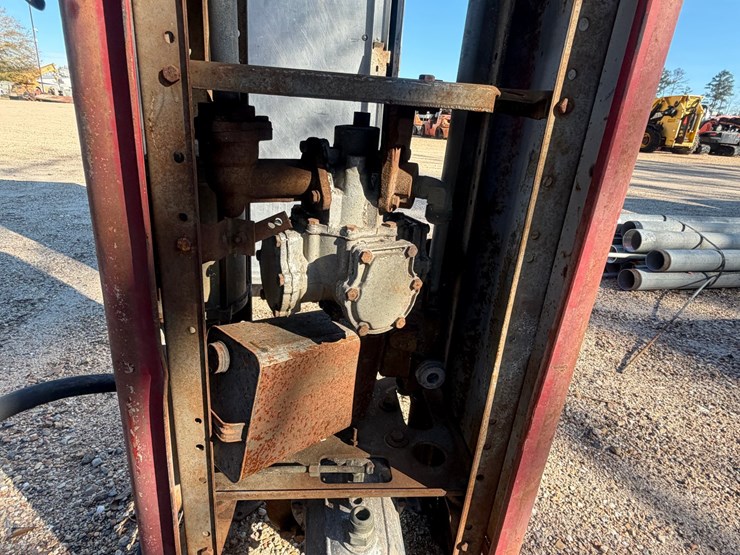 #5100-•-old-gas-pump-image-11