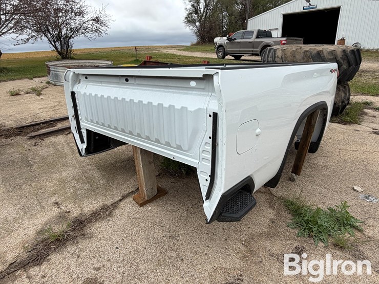 2022-chevrolet-6.5'-pickup-box-&-bumpers-image-3