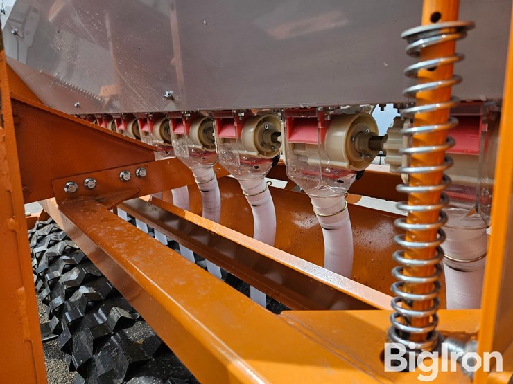 2025-caterpillar-12-image-19
