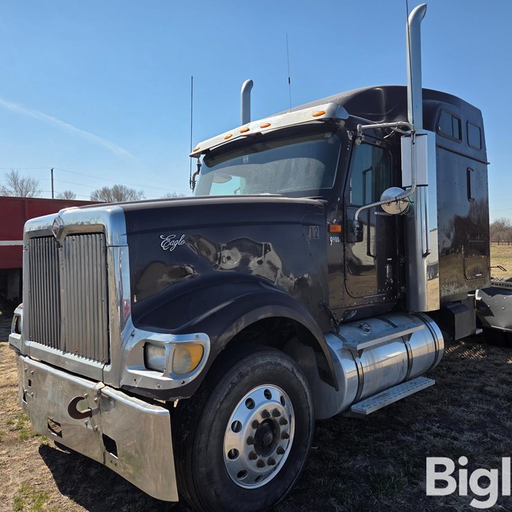 2003 INTERNATIONAL 9900i