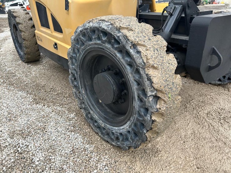 caterpillar-tl943-image-11