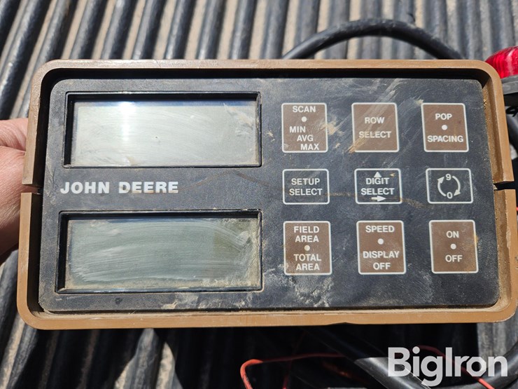 john-deere-300-image-8