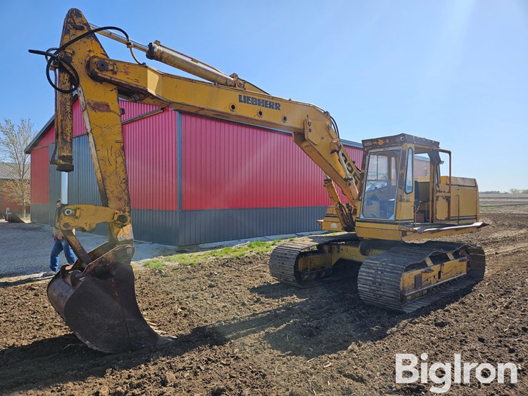 liebherr-r925-image-1