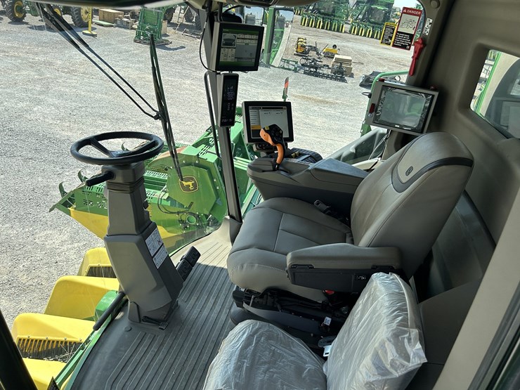 2020-john-deere-cs770-image-24