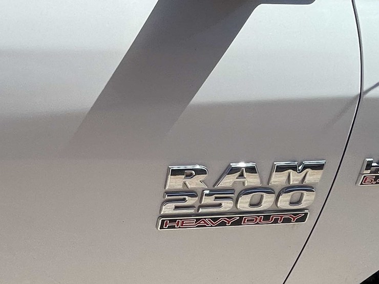2016-dodge-2500-image-27