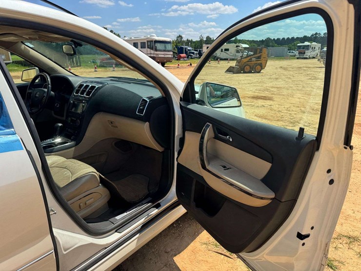 2011-gmc-acadia-denali-image-15