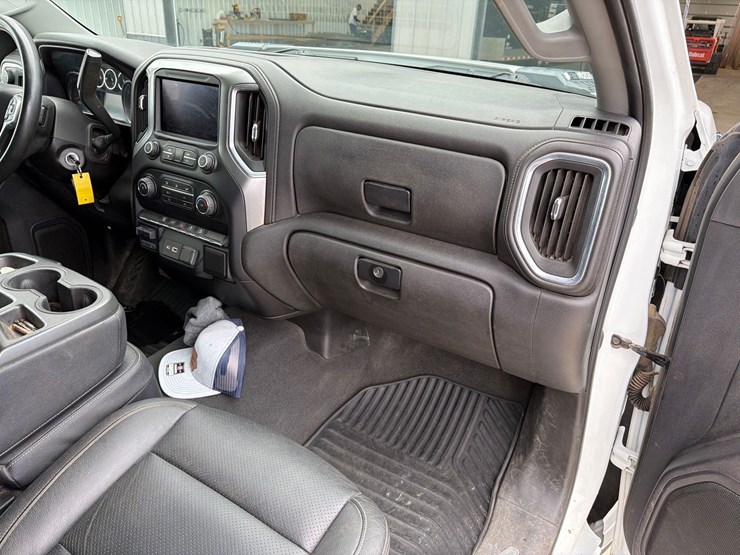 2021-chevrolet-2500hd-image-42