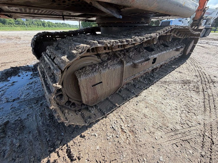 2015-hitachi-zx160-lc-image-20
