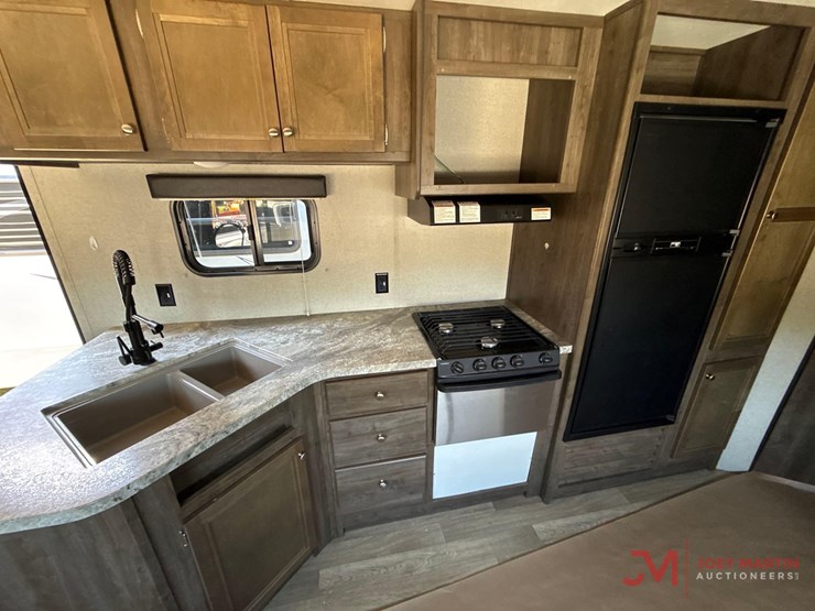 2018-coleman-lantern-edition-263bh-bumper-pull-camper-image-19