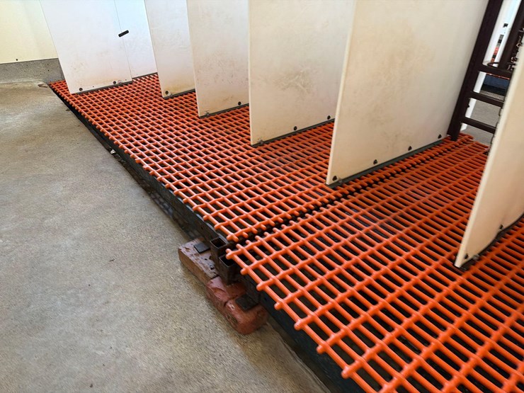 10-sections-of-orange-metal-floor-grate-image-9