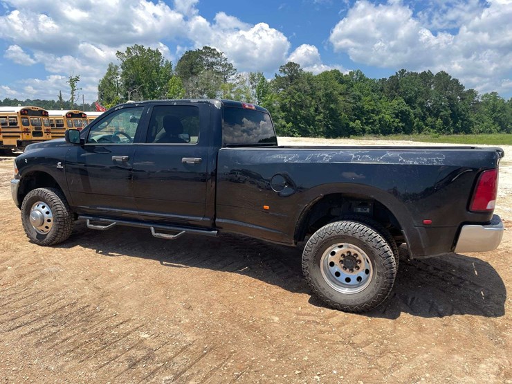 2012-dodge-ram-3500-image-2
